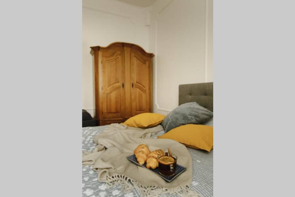 Sunny Apartments In The Center Of チェルニウツィー エクステリア 写真